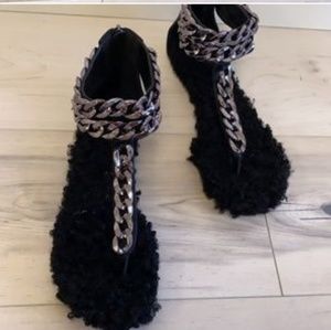 Mackin J Shoes - JUST IN!! Ladies Fur/ Cuban Chain Link Sandal Mackin J Shoes - JUST IN!! Ladies Fur/ Cuban Chain Link Sandal